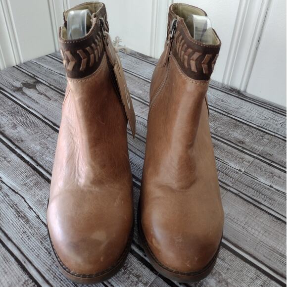 OluKai | NEW Kamahoi Heeled Ankle Boots in Clay (Brown Leather) Size Women's 9 - Picture 5 of 16